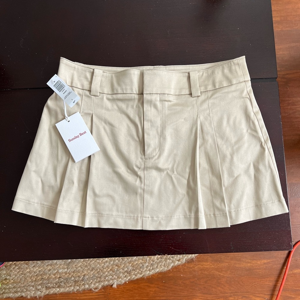 New with tags Aritzia Sunday Best pleated tennis skirt in khaki